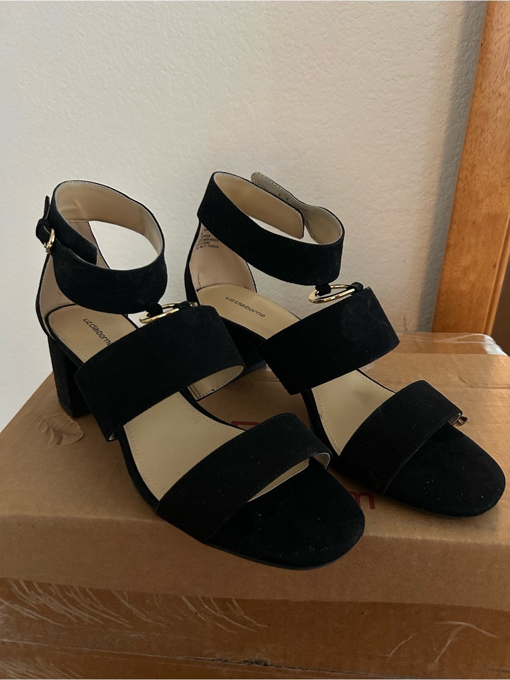 Liz Claiborne LC Sara Truffle sandals Size 10